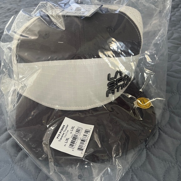 Onyx and Chalk Traverse Trucker Hat - Picture 2 of 2